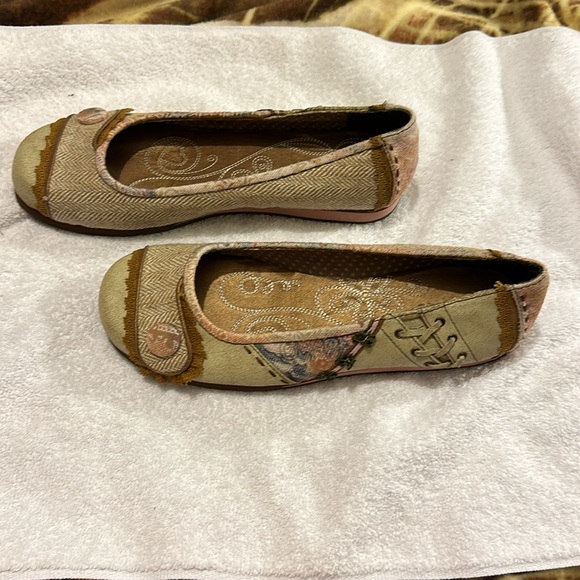 GORGEOUS BOBBI BLU SLIP ON FLATS. 10M - Picture 3 of 16